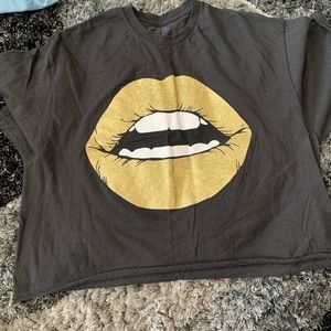 Crop Top Lip Shirt